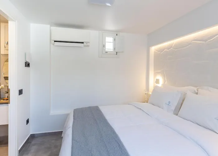 Callisti With Pool View And Calypso Upper Floor With Sea View דירה *