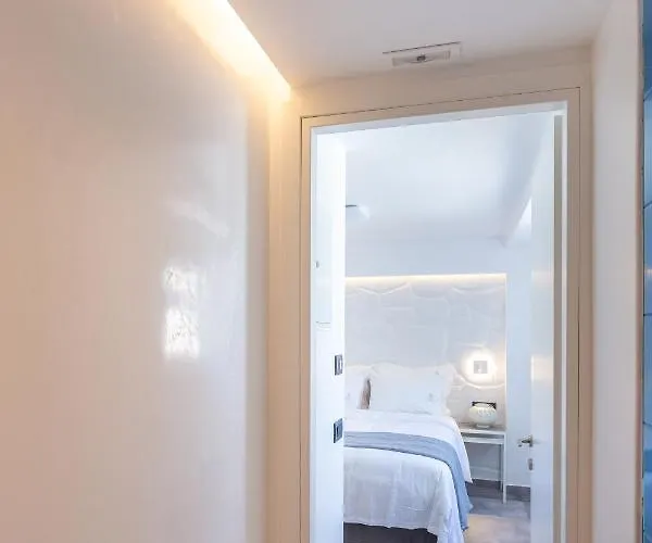 Callisti With Pool View And Calypso Upper Floor With Sea View Mykonos Town