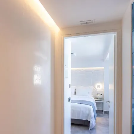 Callisti With Pool View And Calypso Upper Floor With Sea View Mykonos Town