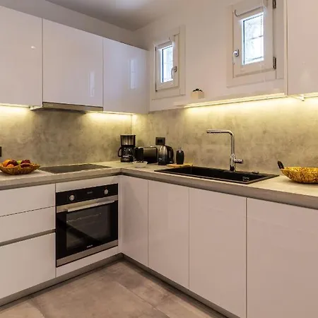 Callisti With Pool View And Calypso Upper Floor With Sea View Апартаменты Mykonos Town