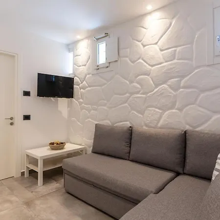 Callisti With Pool View And Calypso Upper Floor With Sea View Apartman *